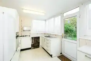 475 Green Lane, photo 3