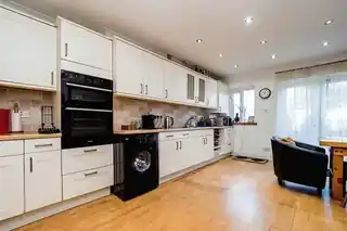 476 Goresbrook Road, photo 2