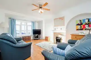 476 Goresbrook Road, photo 3