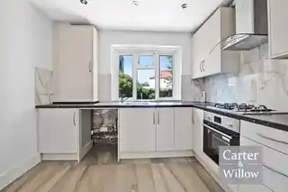 477 Rainham Road South, photo 3