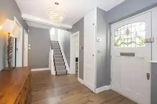 478 Upper Richmond Road West, photo 2