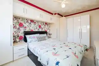 478 Valence Avenue, photo 4