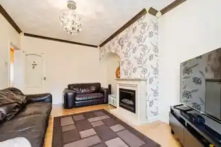 478 Valence Avenue, photo 3