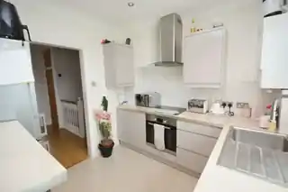 47A Reading Road, photo 3