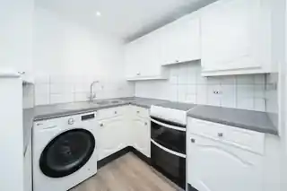 47B Warwick Avenue, photo 3