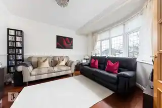 48 Ashfield Road, photo 3