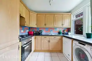 48 Birdhurst Avenue, photo 4