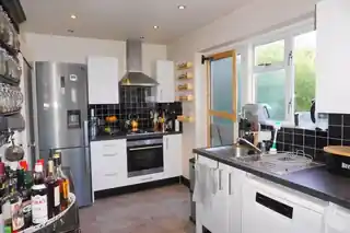 48 Carpenter Gardens, photo 4