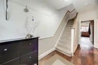 48 Downhills Way, photo 3