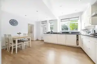 48 Fitzjames Avenue, photo 4