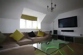 48 Garrison Close, photo 2