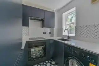 48 Henry Doulton Drive, photo 2