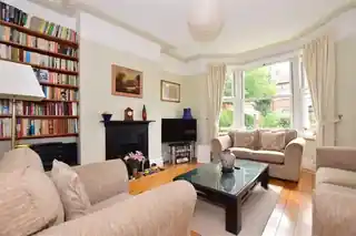 48 Herongate Road, photo 2