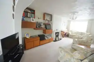 48 Holyrood Avenue, photo 4