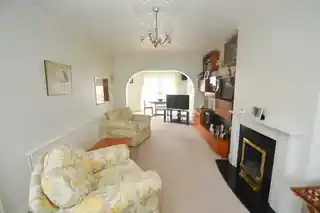 48 Holyrood Avenue, photo 2