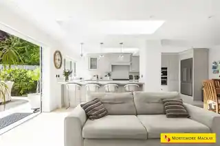 48 Langham Gardens, photo 4