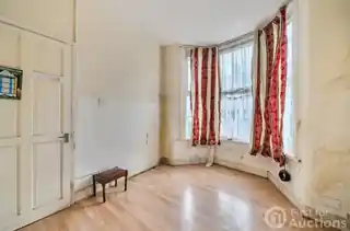 48 Little Ilford Lane, photo 3