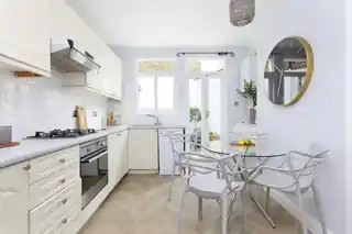 48 Lynn Road, photo 2