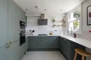 48 Markhouse Avenue, photo 3