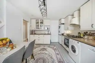 48 Meadow Close, photo 3