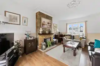 48 Oldfields Road, photo 2