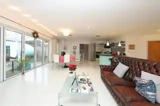 48 Parkfield Road, photo 2