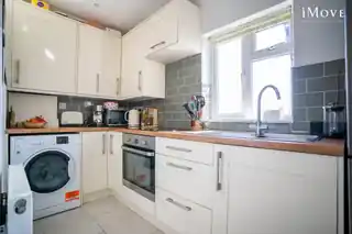 48 Queen Mary Road, photo 2