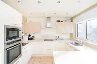 48 Rose Avenue, photo 3