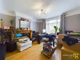 48 Sancroft Road, photo 3