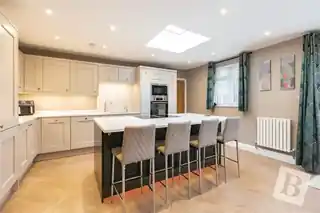 48 St Albans Avenue, photo 3