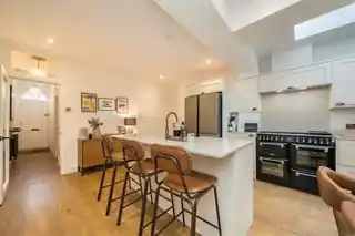 48 Tyler Street, photo 4