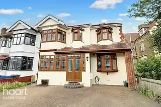 483 Aldborough Road North, photo 3