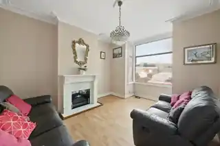484 Hanworth Road, photo 2