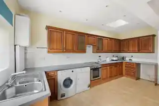 484 Hanworth Road, photo 4