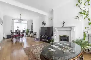 484 Rayners Lane, photo 2