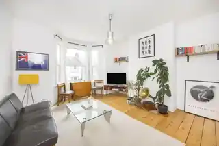 48A Grove Green Road, photo 2