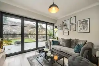 48B Fassett Road, photo 3