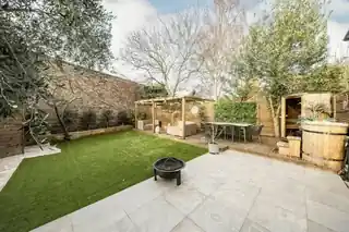 48B Fassett Road, photo 2