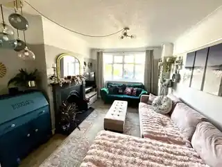 49 Court Crescent, photo 4
