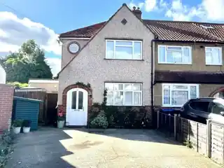 49 Court Crescent, photo 3