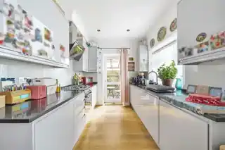 49 Finchley Lane, photo 4