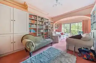 49 Godstone Road, photo 2