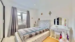 49 Hatfield Road, photo 4