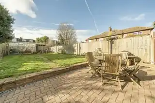49 Lammas Road, photo 2