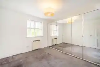 49 Massingberd Way, photo 4
