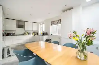49 Salcombe Gardens, photo 2
