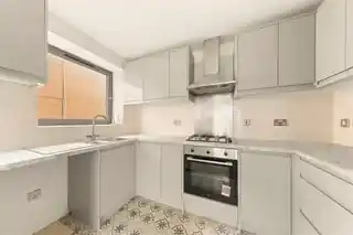 49 Warrior Close, photo 2