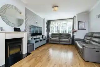 498 Chipstead Valley Road, photo 3