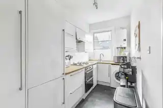49A Rudloe Road, photo 3