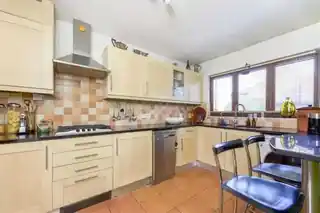 5 Acorn Close, photo 3